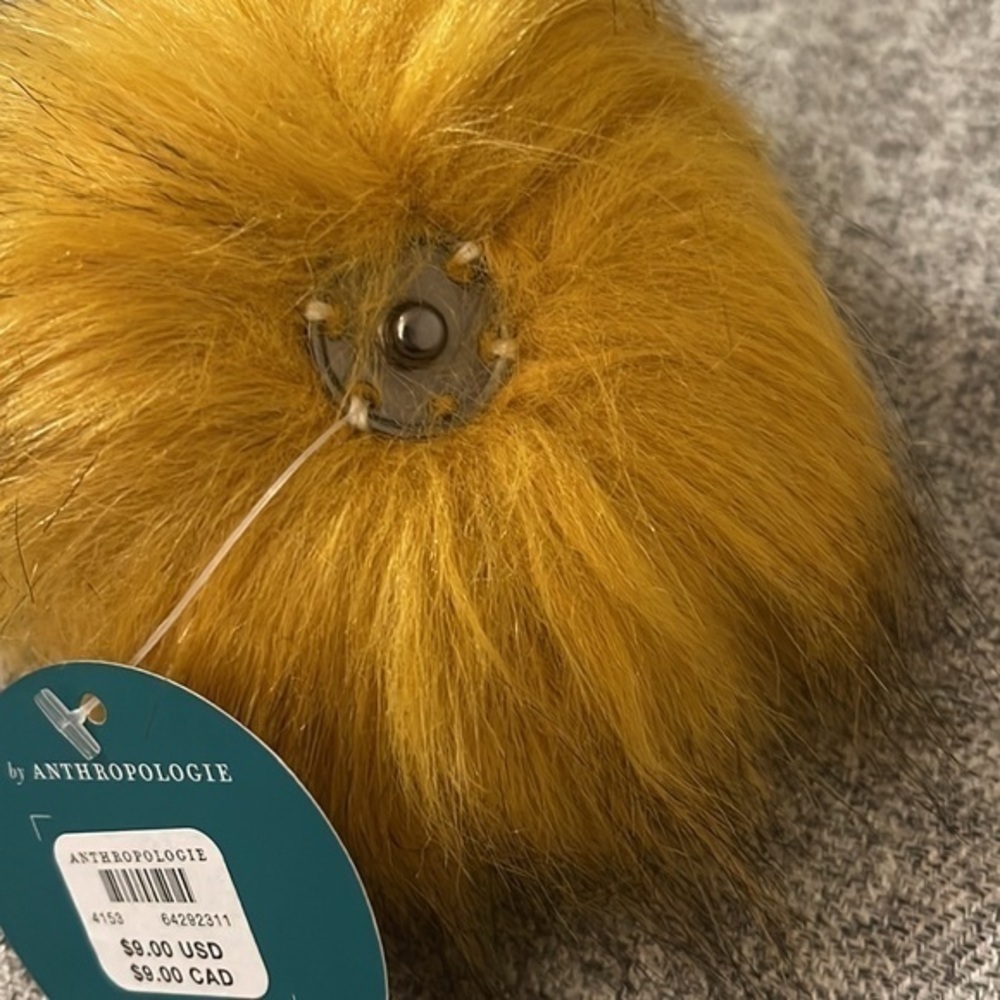 Anthropologie Pick a Pom Tufted Topper. NWT - Picture 2 of 2